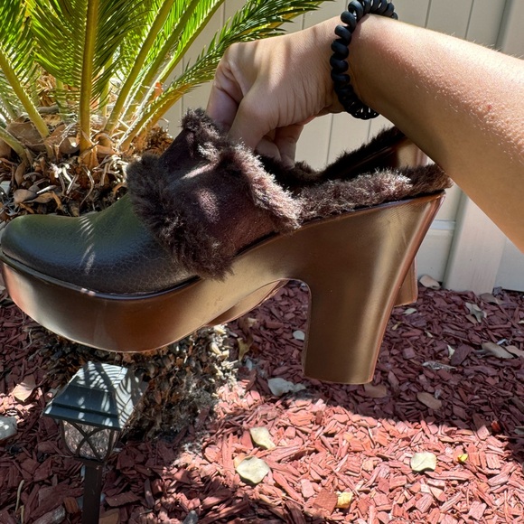 Tommy Hilfiger Brown Fur Closed Toe Heels - Picture 2 of 3